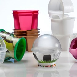 
                                                                
                                                            
                                                            Unique Containers Let Snacks and Desserts Stand Out on Any Shelf